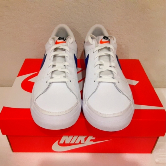 Nike - Picture 2 of 4